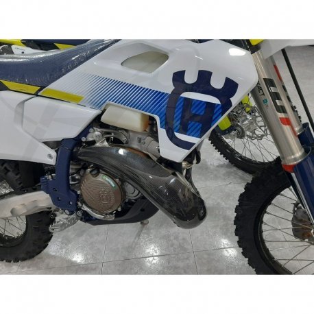 Protection de pot en carbone pour KTM / HUSQVARNA / GASGAS 250TBI / 300 TBI / 250 TEI / 300 TEI / 250 EC / 300 EC 2024-2026 